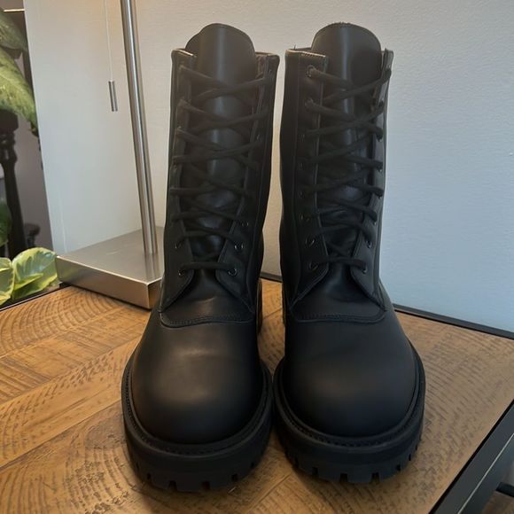 WOMAN by COMMON PROJECTS lace up black boot - Picture 4 of 16